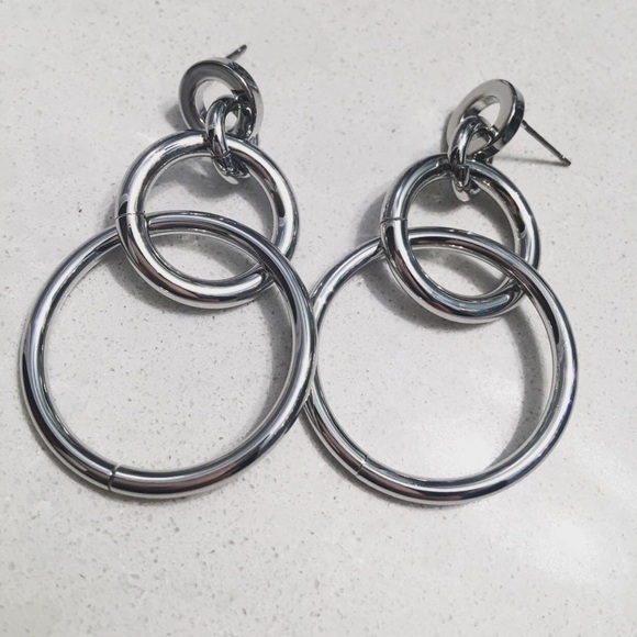 EARRING - Picture 2 of 2